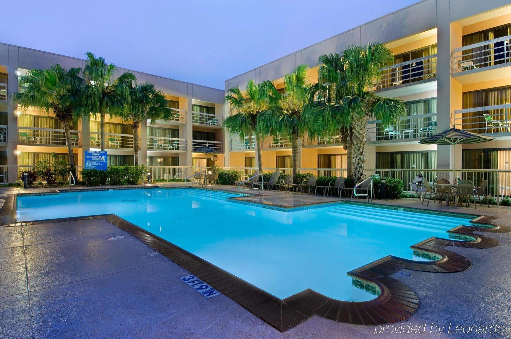 Doubletree By Hilton Hotel Houston Hobby Airport Facilities photo